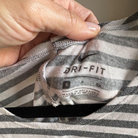 Nike Dri Fit tank top white and green size small - Picture 4 of 8